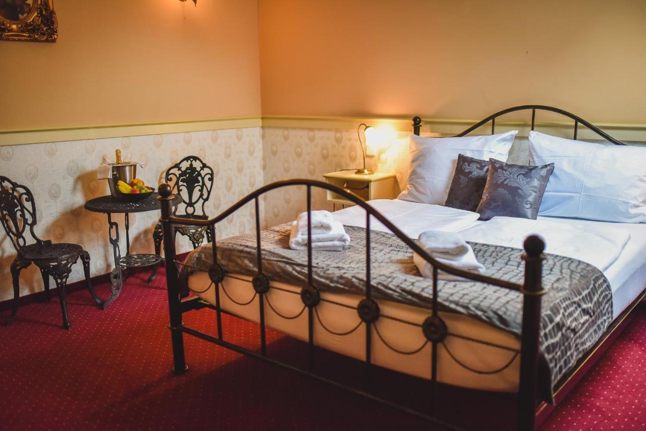 Zamek Kamenny Dvur Hotel Kynsperk nad Ohri Bagian luar foto