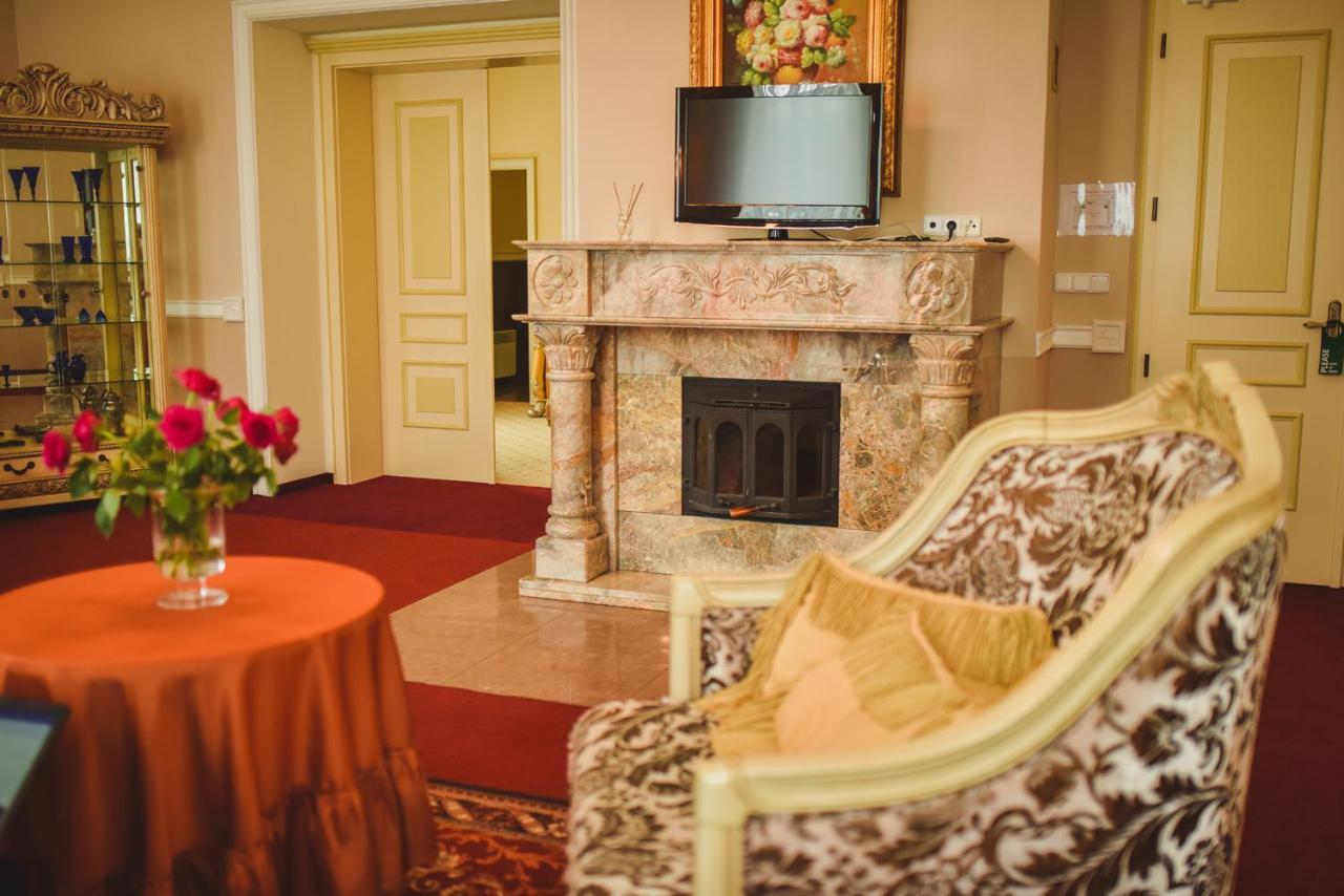 Zamek Kamenny Dvur Hotel Kynsperk nad Ohri Bagian luar foto