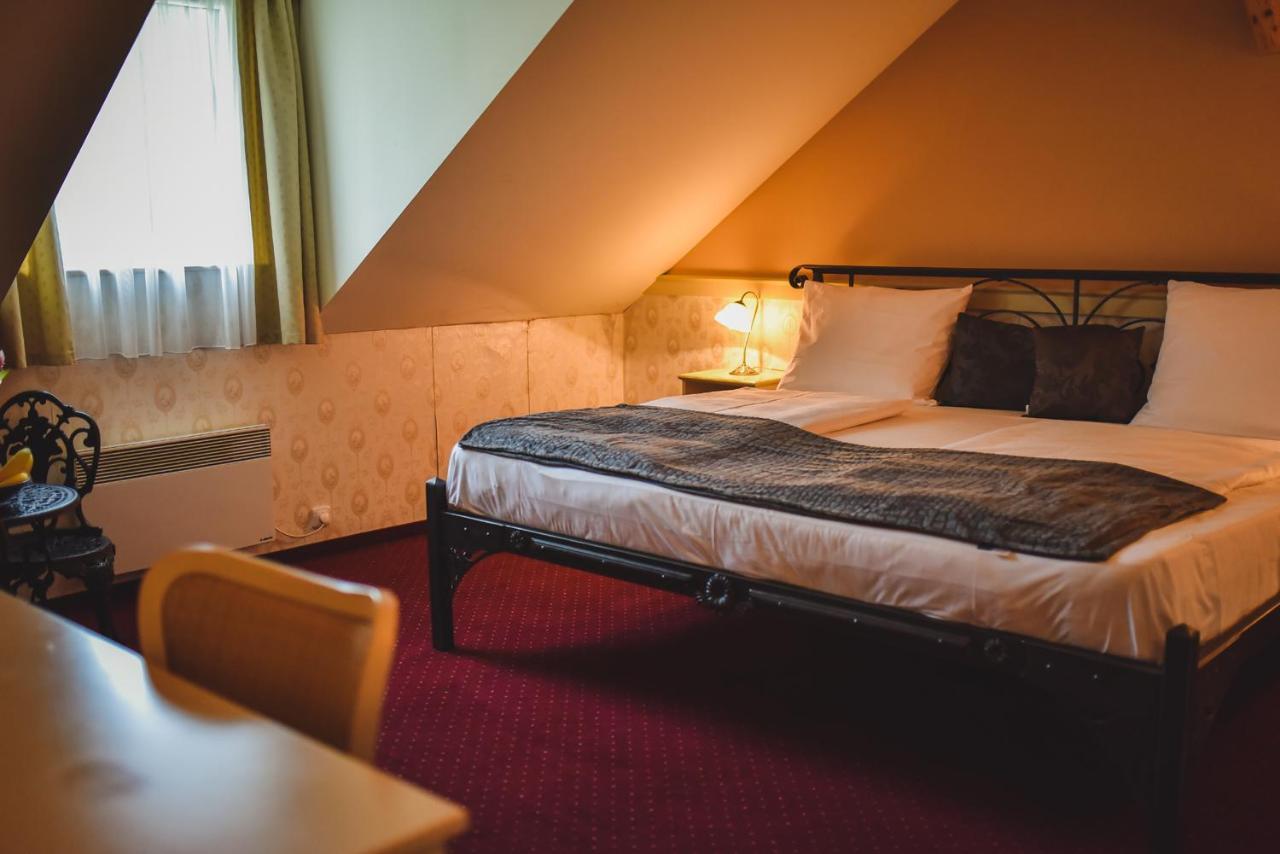 Zamek Kamenny Dvur Hotel Kynsperk nad Ohri Bagian luar foto