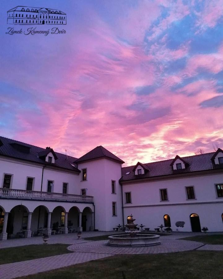 Zamek Kamenny Dvur Hotel Kynsperk nad Ohri Bagian luar foto
