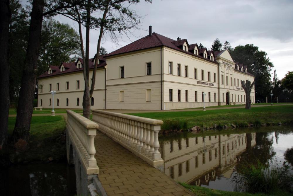 Zamek Kamenny Dvur Hotel Kynsperk nad Ohri Bagian luar foto